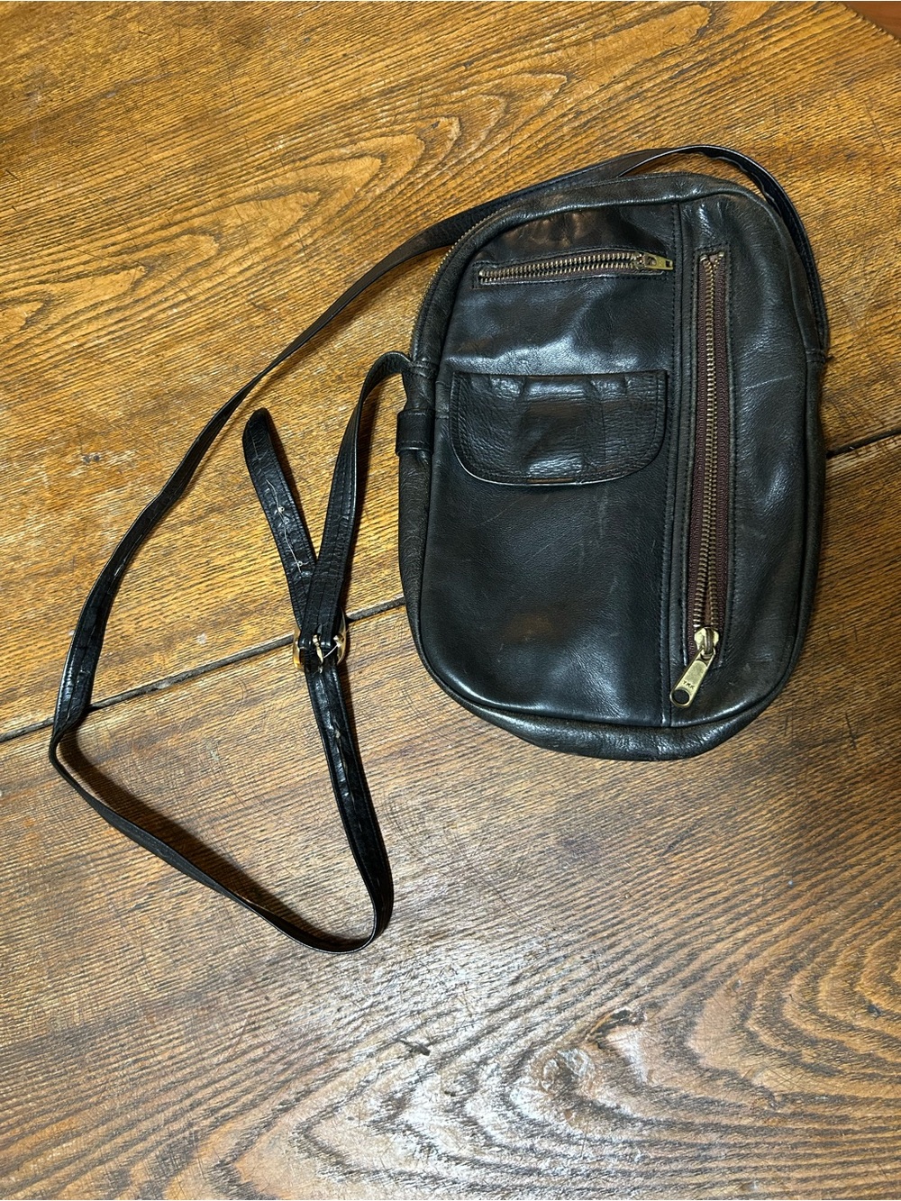 Classic Black Leather Crossbody Bag - Unbranded